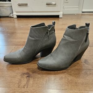 Gray ankle boots 2.5" heel zipper size 10 western style